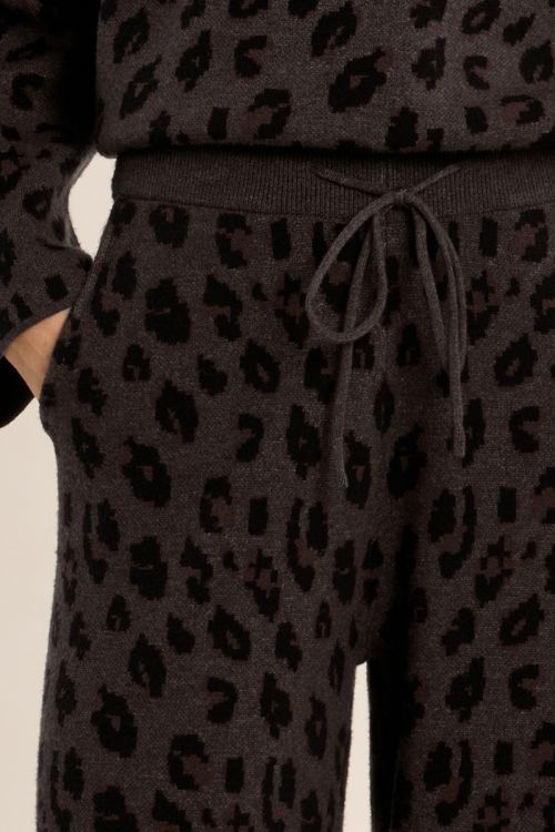 Pantalón largo con estampado y lazada