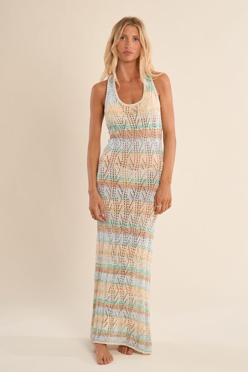 Vestido largo, sin manga, multicolor.