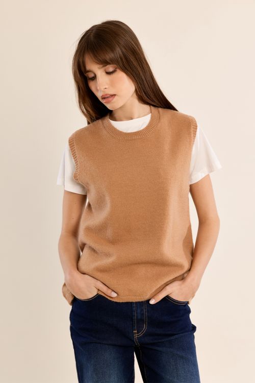 Sleeveless sweater, halter