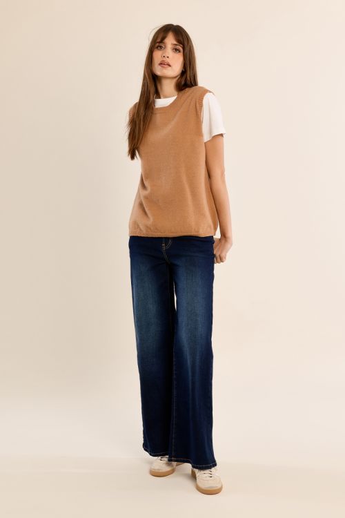 Sleeveless sweater, halter