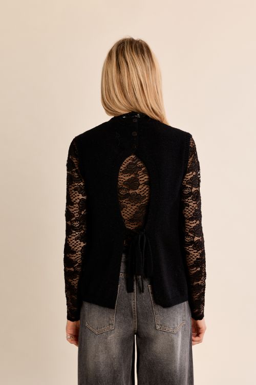 Sleeveless sweater, halter