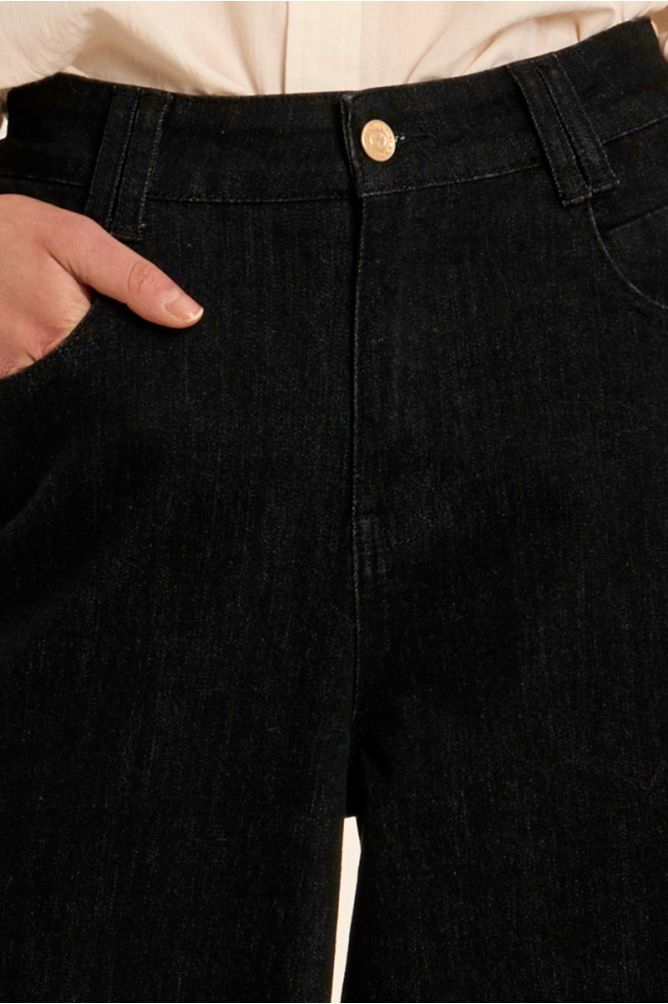 Pantalón vaquero perneras anchas