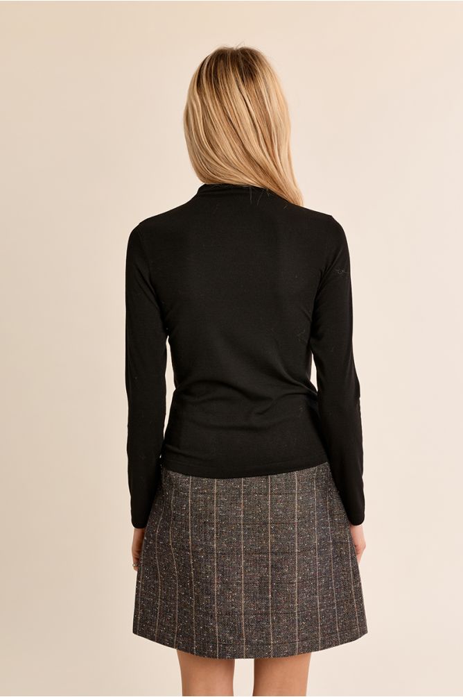 Fancy collar under-sweater