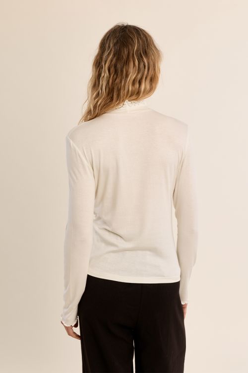 Undershirt, scalloped collar