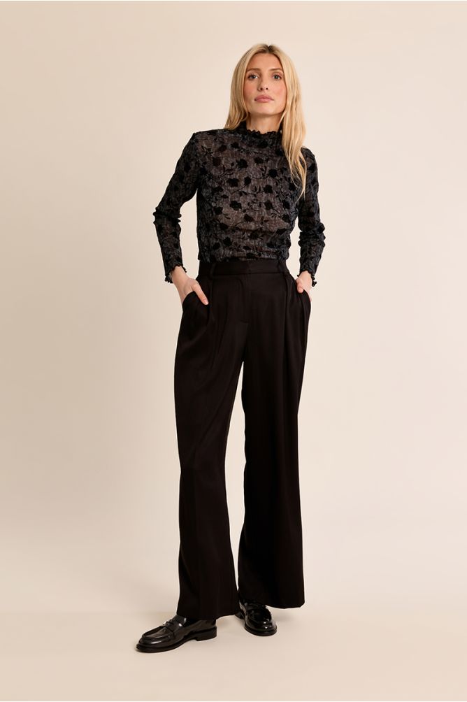 Top en semi-transparence, à fleurs