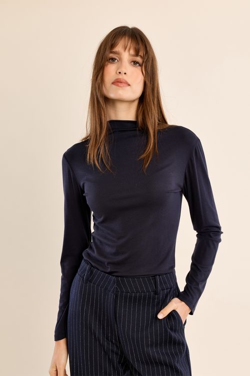 Thin undershirt