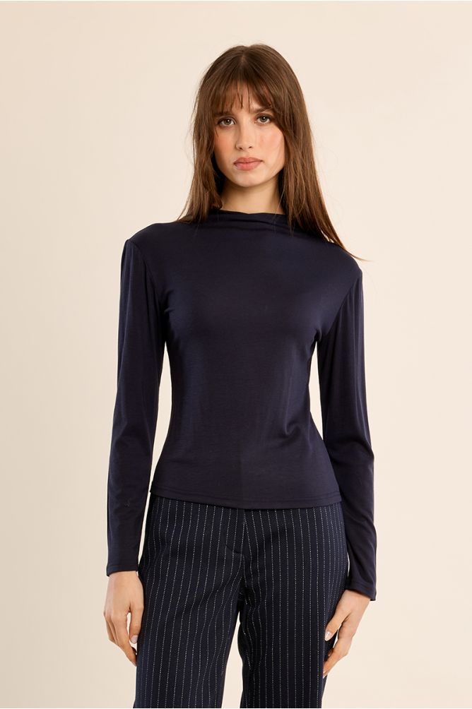 Thin undershirt