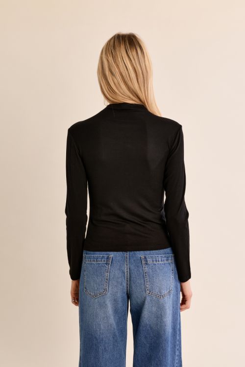 Thin undershirt