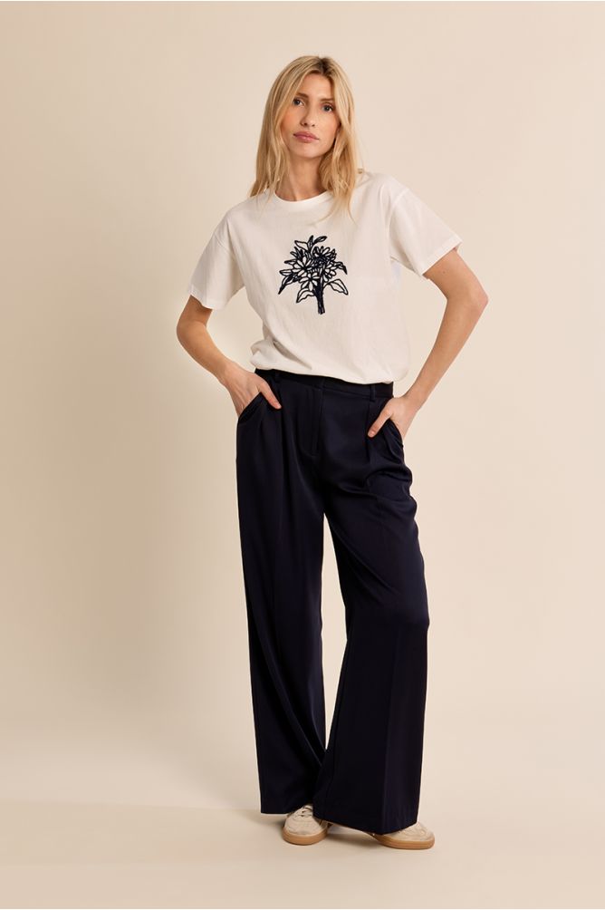 Cotton T-shirt, illustrated