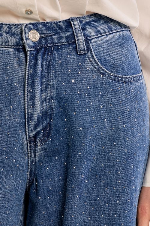 Pantalón vaquero detalle lunares
