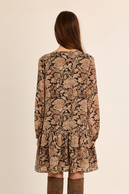 Vestido corto con estampado y volantes