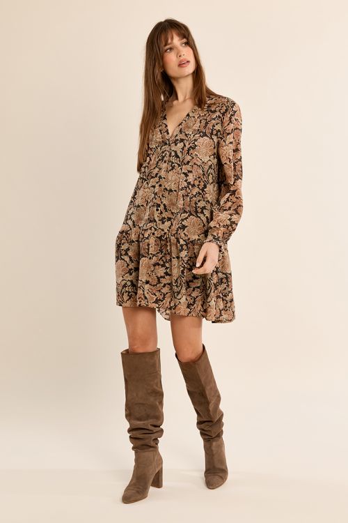 Vestido corto con estampado y volantes