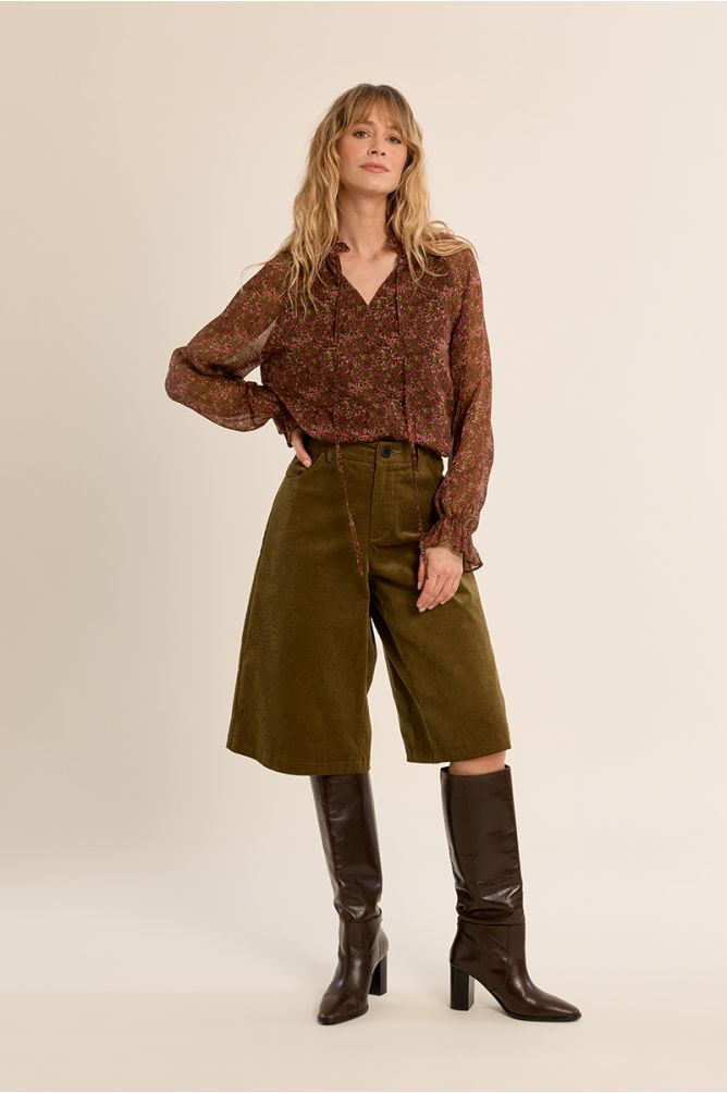 Blouse fleurie en semi-transparence