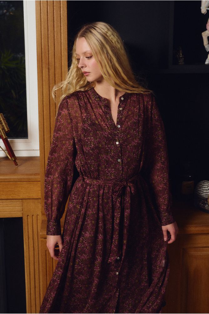 Robe longue, en semi-transparence