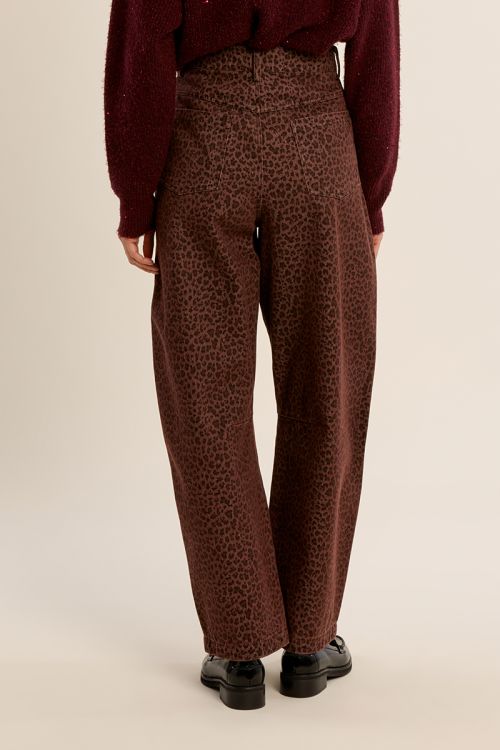 Pantalón largo ancho con estampado