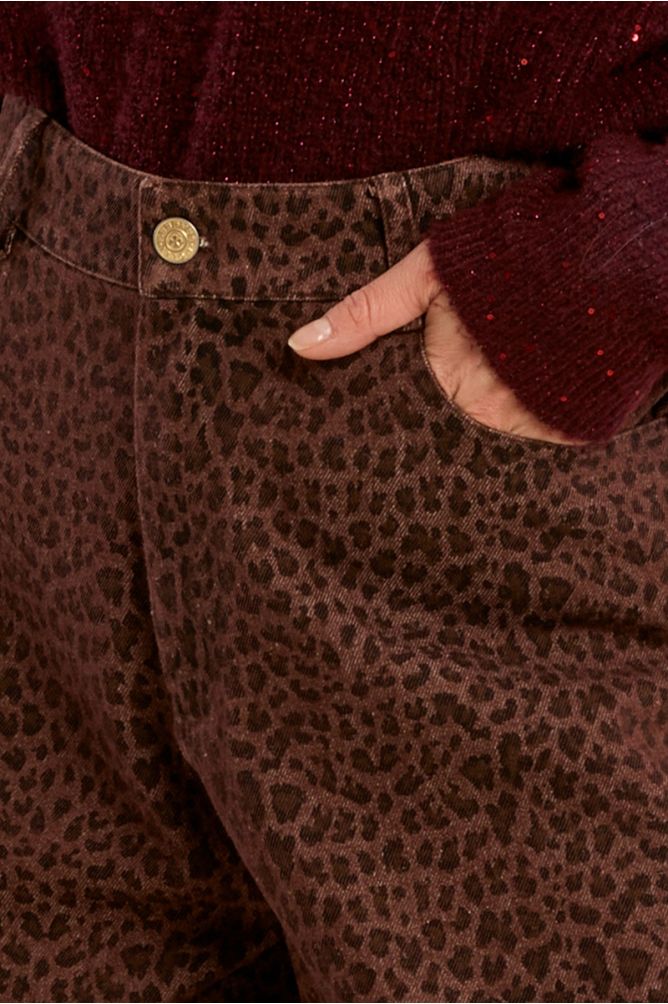 Pantalón largo ancho con estampado