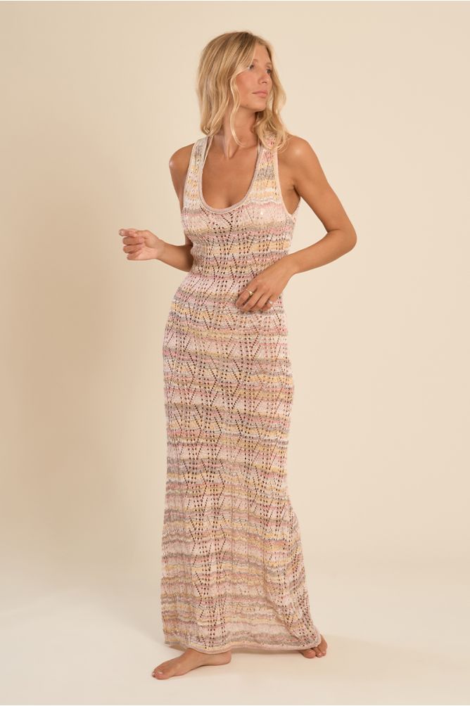 Vestido largo, sin manga, multicolor.