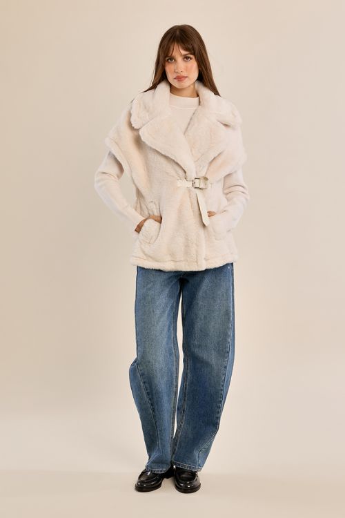 Veste ceintrée en fausse fourrure, sans manches