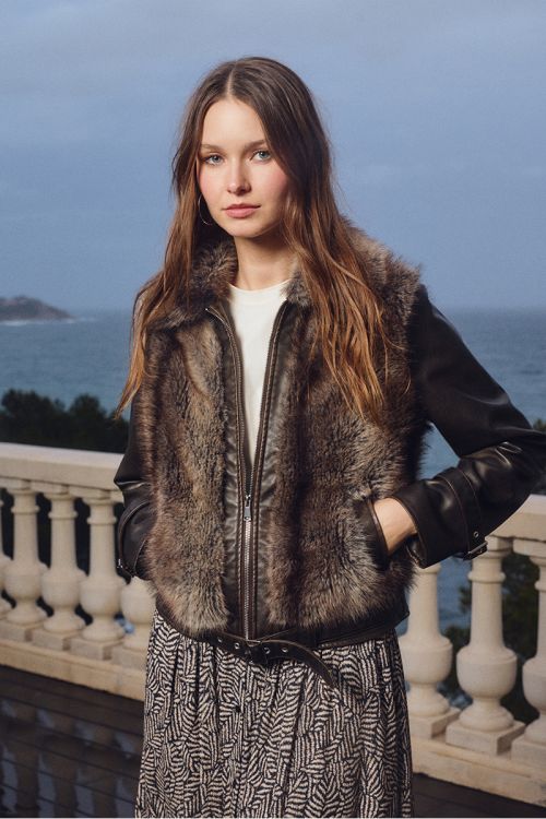 Chaqueta motera detalle peluche