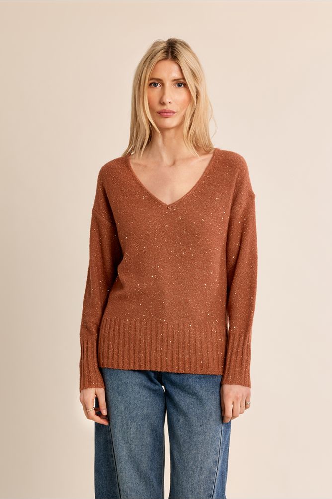 Pull fin, orné de sequins