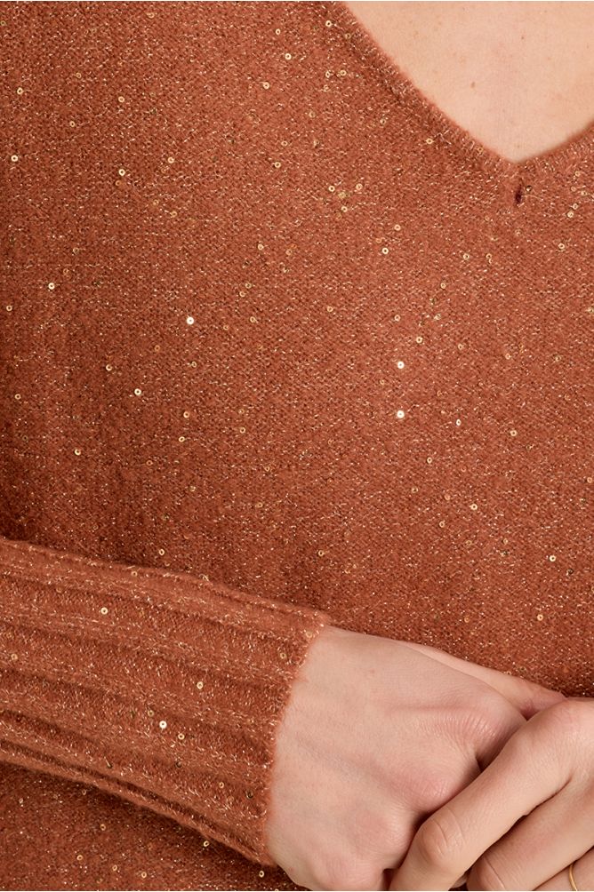 Pull fin, orné de sequins