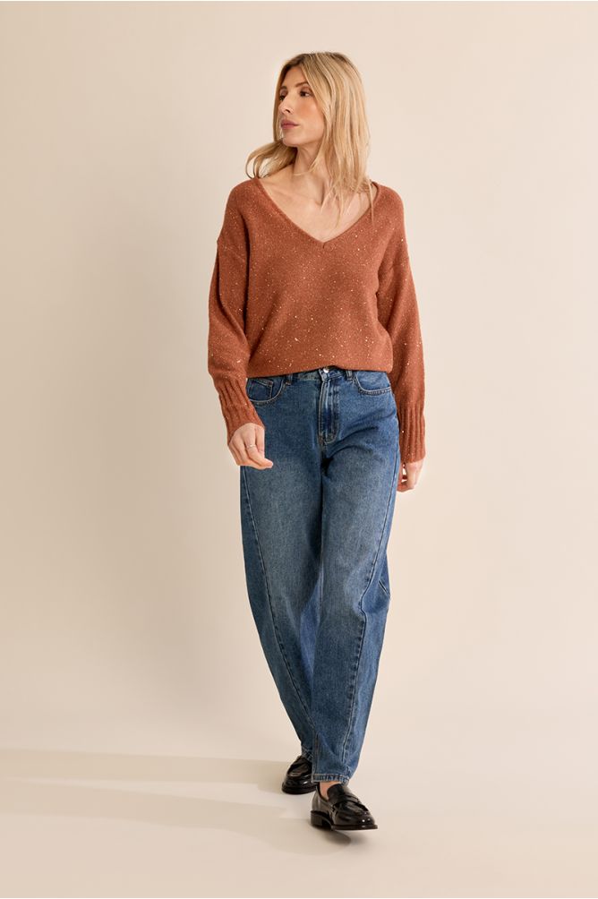 Pull fin, orné de sequins