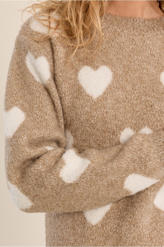 Straight sweater, heart pattern