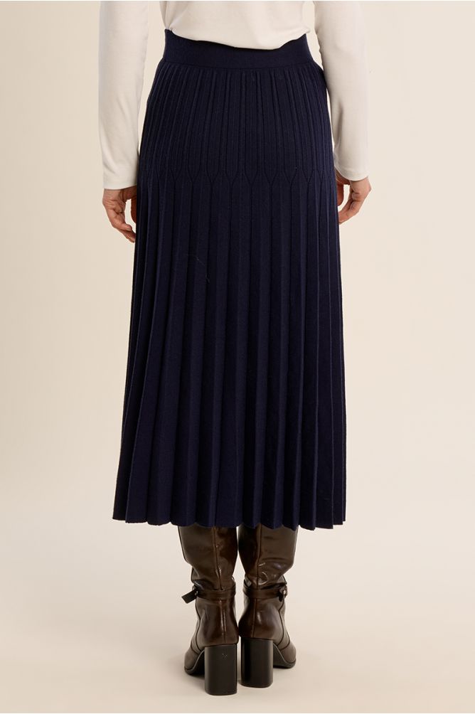 Long pleated knit skirt