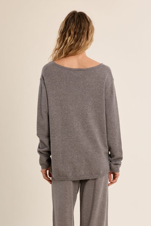 Thin sweater, V-neck