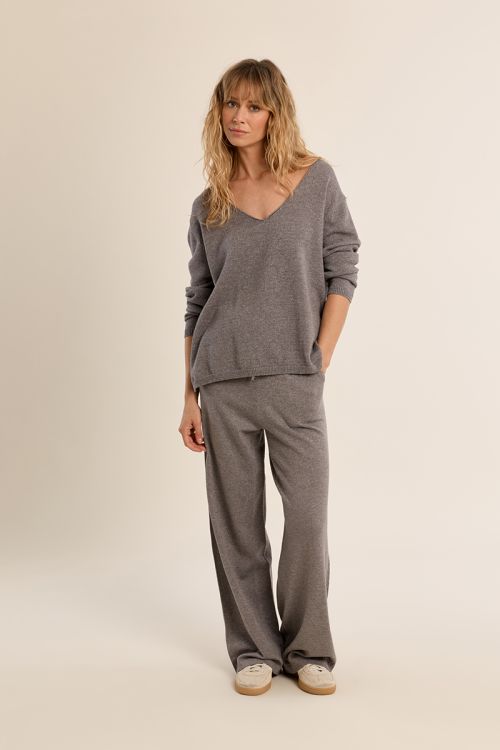Thin sweater, V-neck