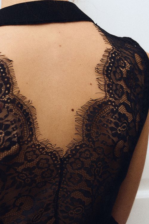 Top dos nu en dentelle