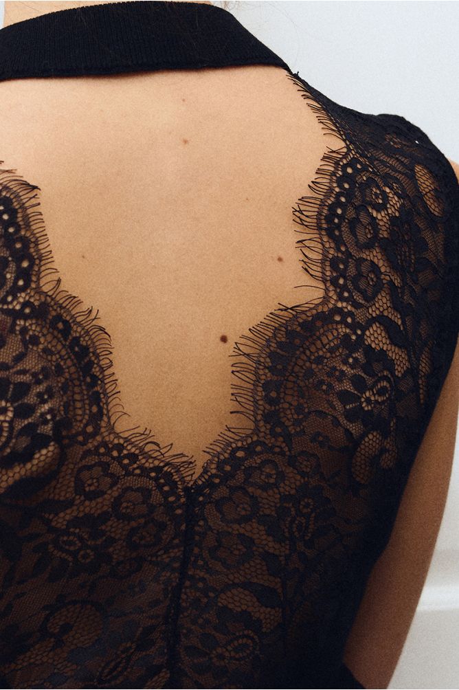 Top dos nu en dentelle