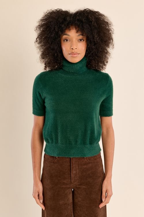 Fluffy, sleeveless sweater