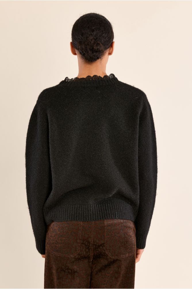 Knitted sweater, lace collar