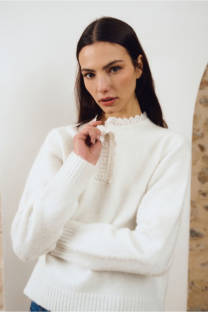 Knitted sweater, lace collar