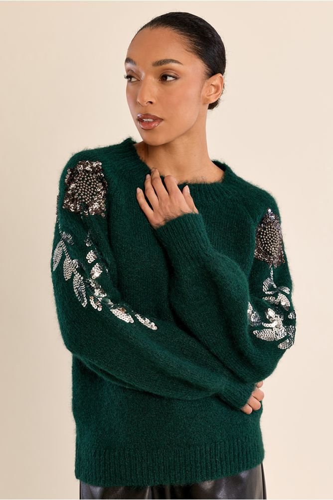 Pull strassé sur les manches