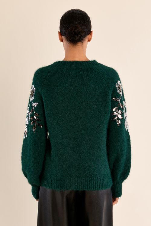 Pull strassé sur les manches