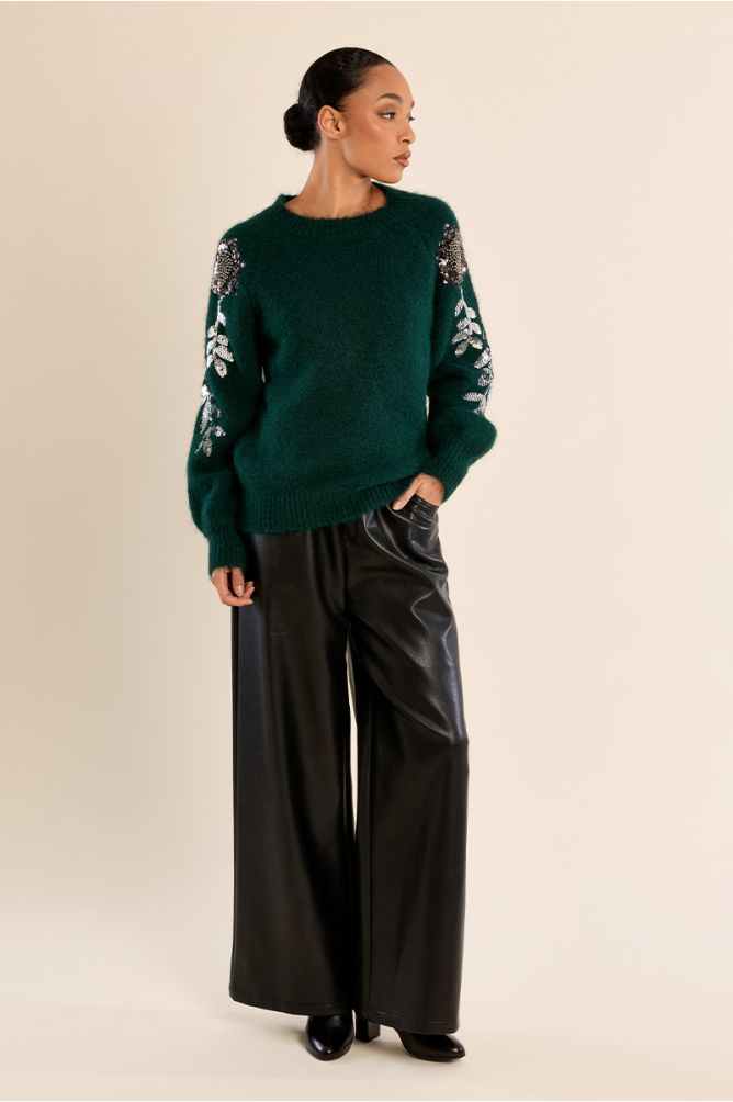 Pull strassé sur les manches