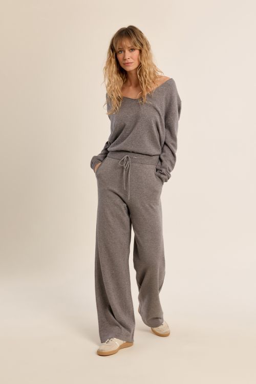 Jogger-style trousers, to tie