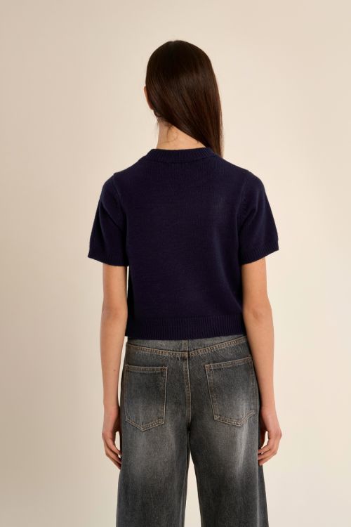 Short-sleeved knitted sweater