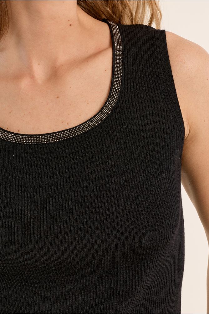 Top de manga sisa detalle ribete