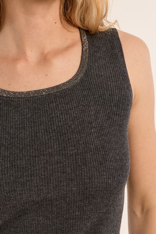 Top de manga sisa detalle ribete