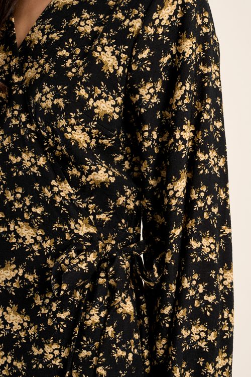 Vestido largo con estampado y volantes