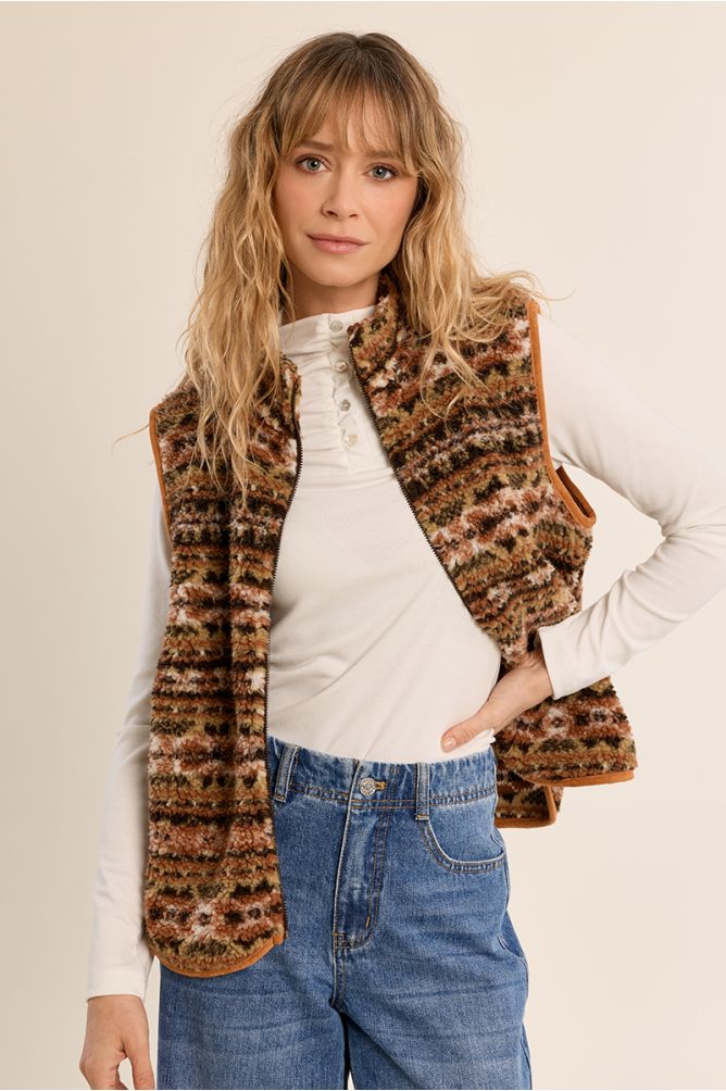 Sleeveless zipped jacket