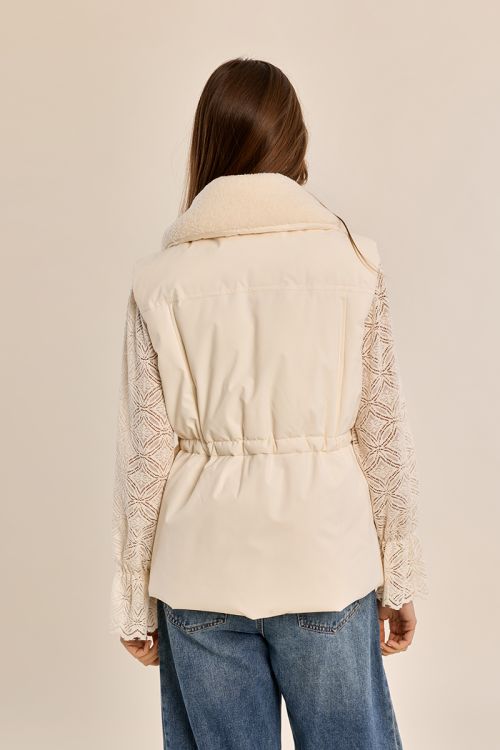 Quilted vest with a plush collar