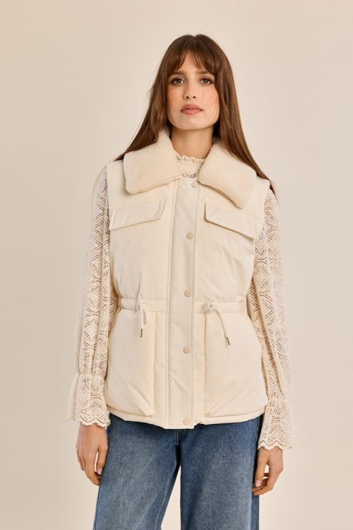 Chaleco acolchado con cuello de peluche