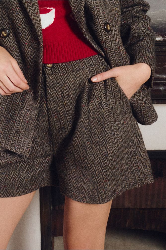 High-waisted woollen shorts