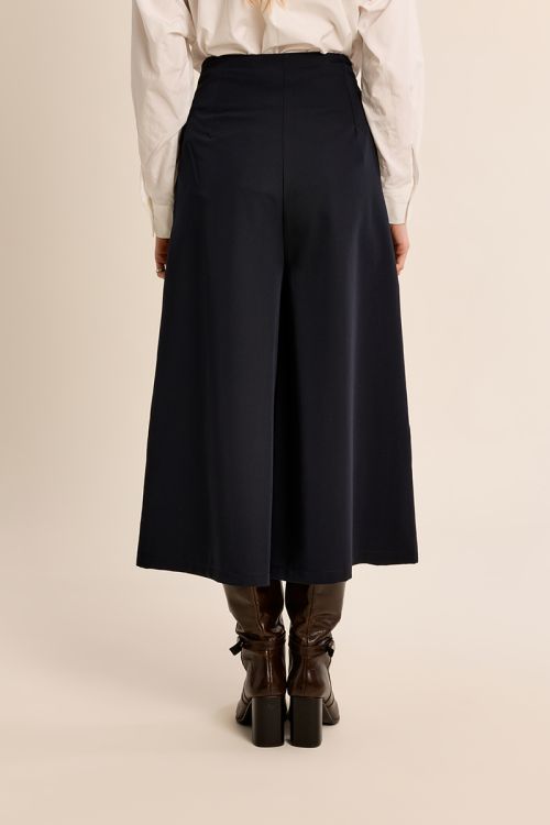 Pantalón midi perneras anchas