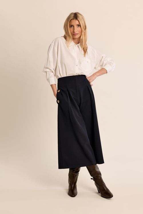 Pantalón midi perneras anchas