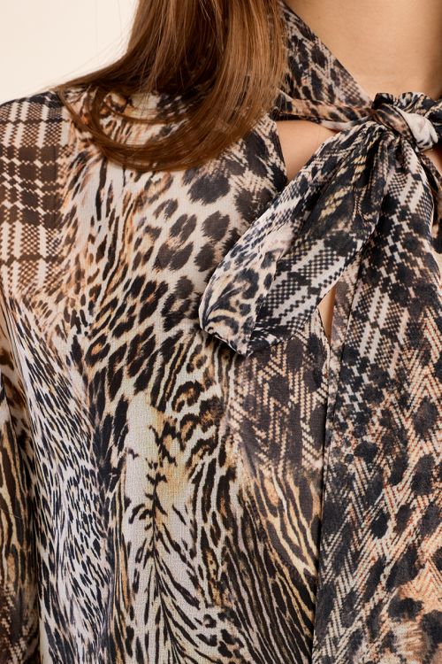 Blouse en voile, col lavallière
